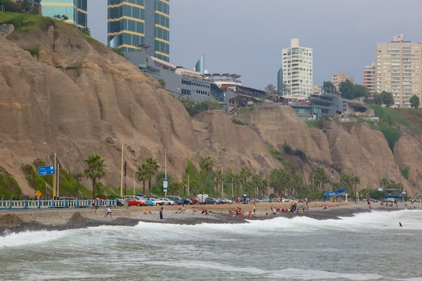 Lima montrant cÎte escarpée