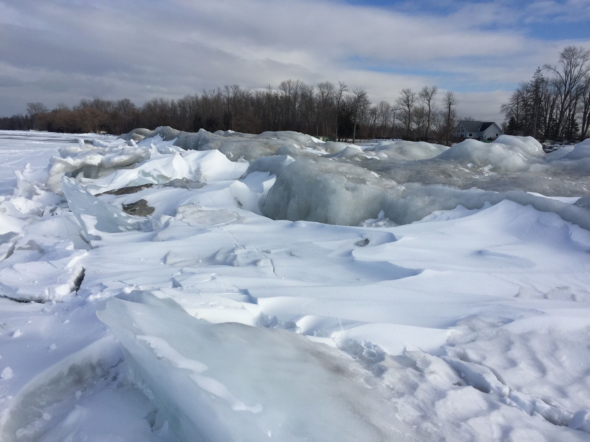 Beautiful Lake Simco is frozen and ici fishing is in full scale🎣🎣