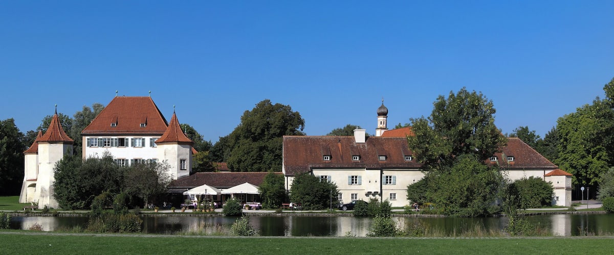This is a photograph of an architectural monument. It is on the list of cultural monuments of Bayern, no. D-1-62-000-6226