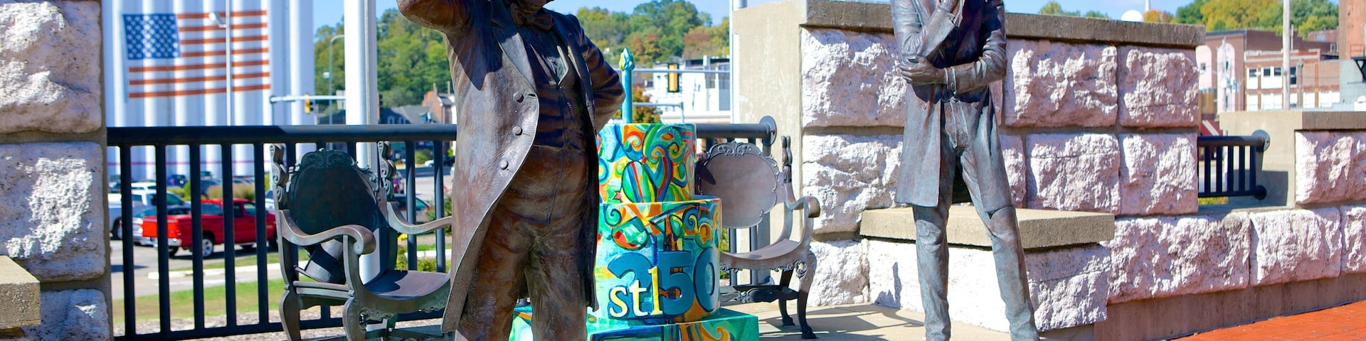 Alton que inclui uma estátua ou escultura