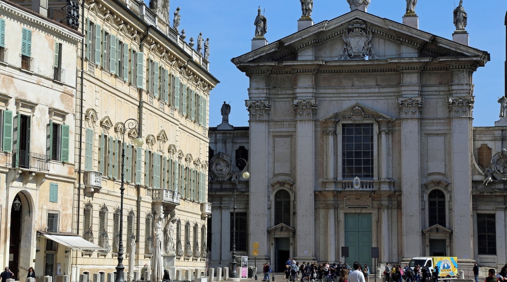 A pleasant place for walking.If you wish to see renaissance architecture in it's pure glory-this is the place.