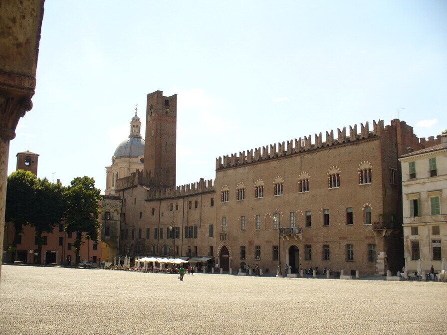 Mantova - Piazza Sordello
