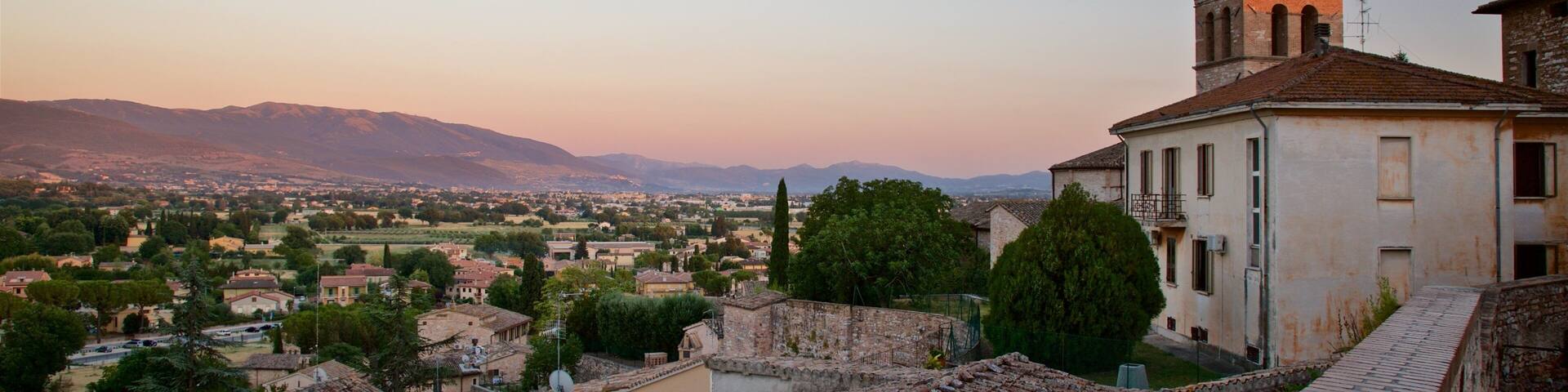 Spello som inkluderer landskap, kulturarv og by