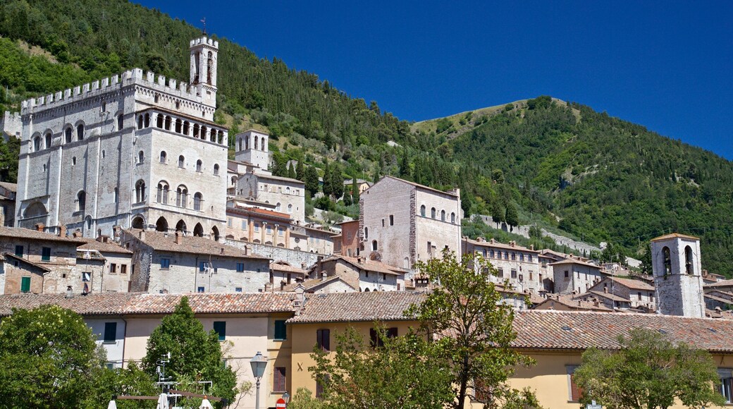 Gubbio featuring a small town or village and heritage architecture