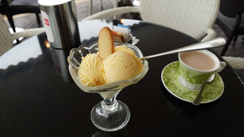 Delicious Vanilla Gelati. I could have eaten this until my stomach hurt and then just one more spoonful...