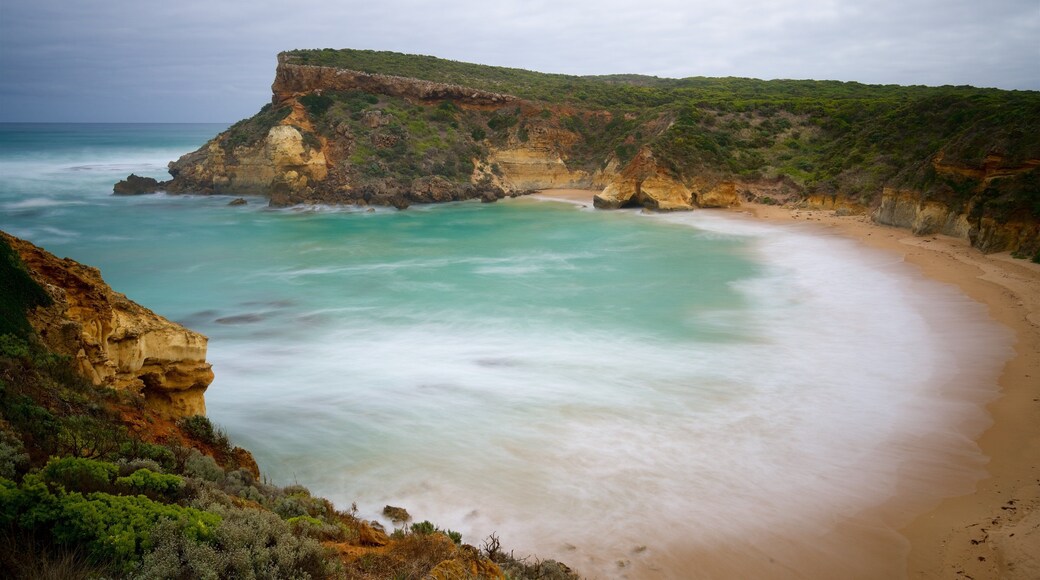 Warrnambool che include baia e porto, costa rocciosa e spiaggia sabbiosa