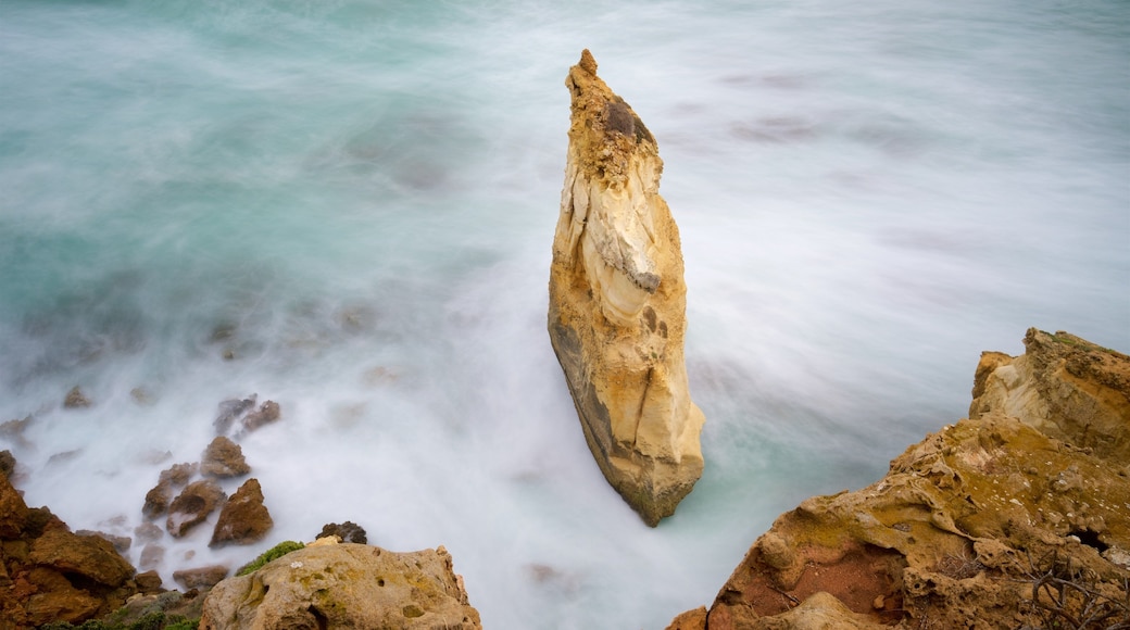 Warrnambool que incluye litoral accidentado
