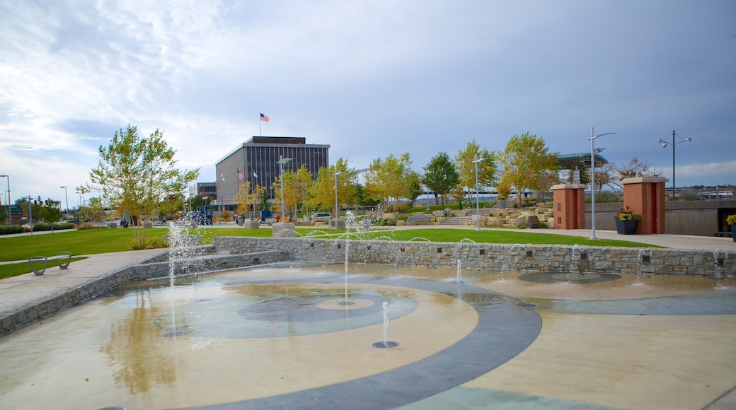 Quad Cities showing a fountain and a park