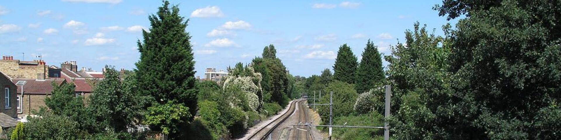 Railway and tram lines north of Avenue Road