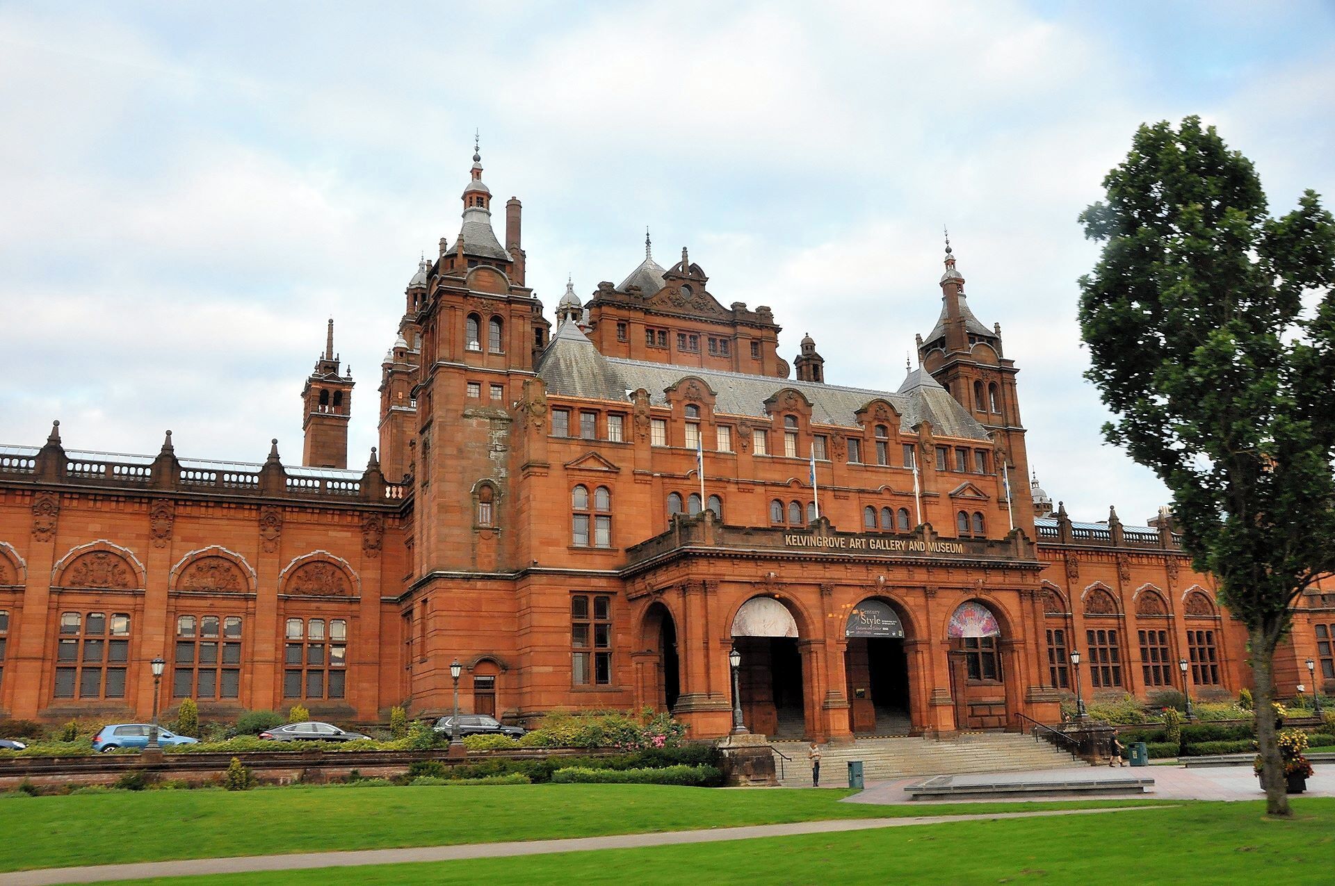 A large, historic building with multiple towers and arched windows, labeled as the Kelvingrove Art Gallery and Museum.