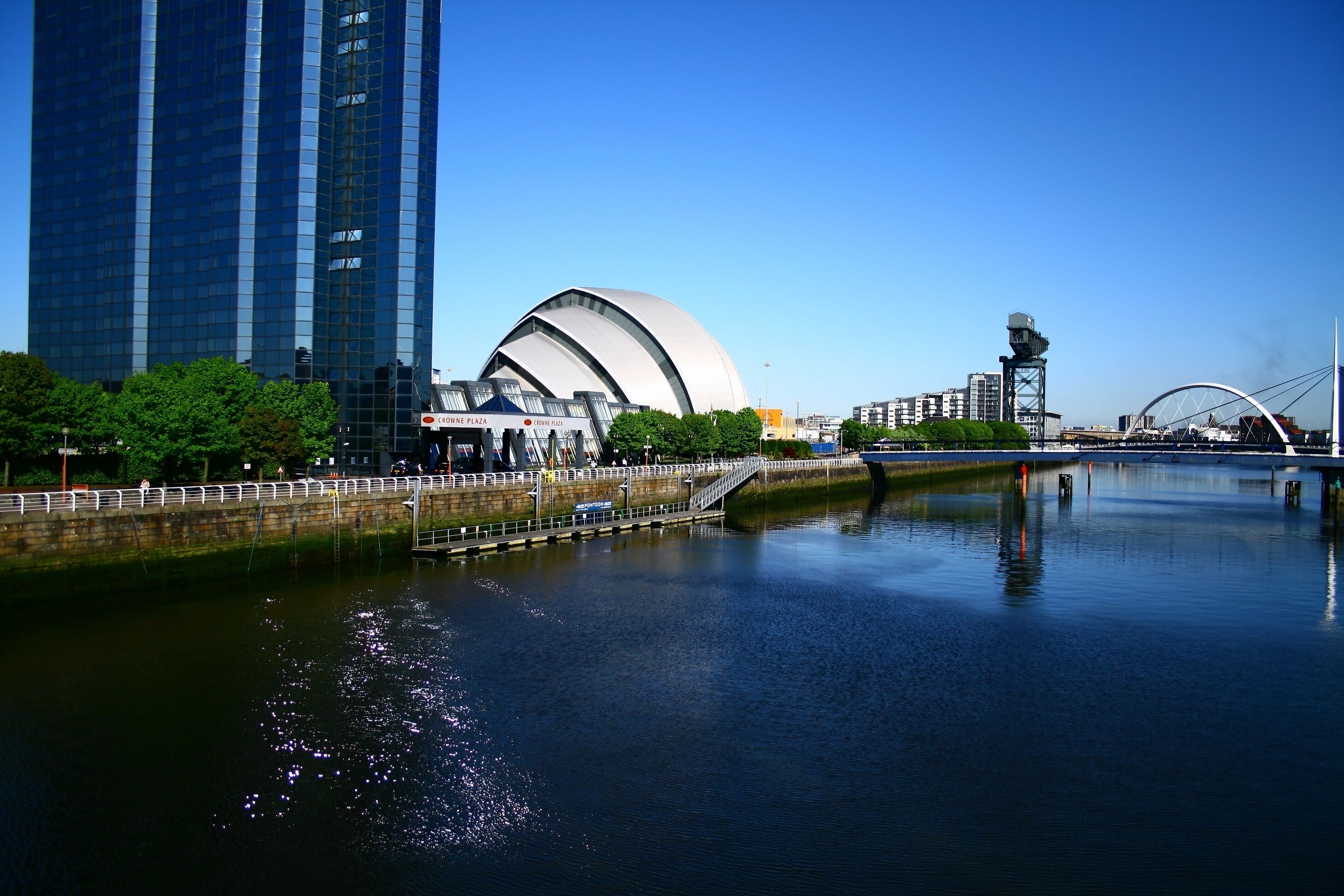 Looking Up The Clyde
