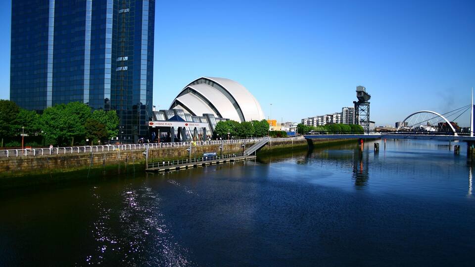 Looking Up The Clyde