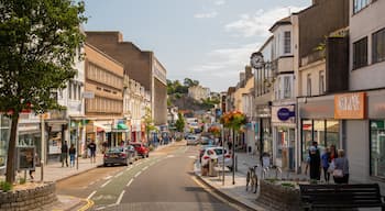 Torquay City Centre showing street scenes