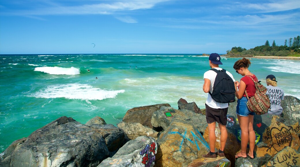 Port Macquarie mostrando surfe, uma baĂa ou porto e arte ao ar livre