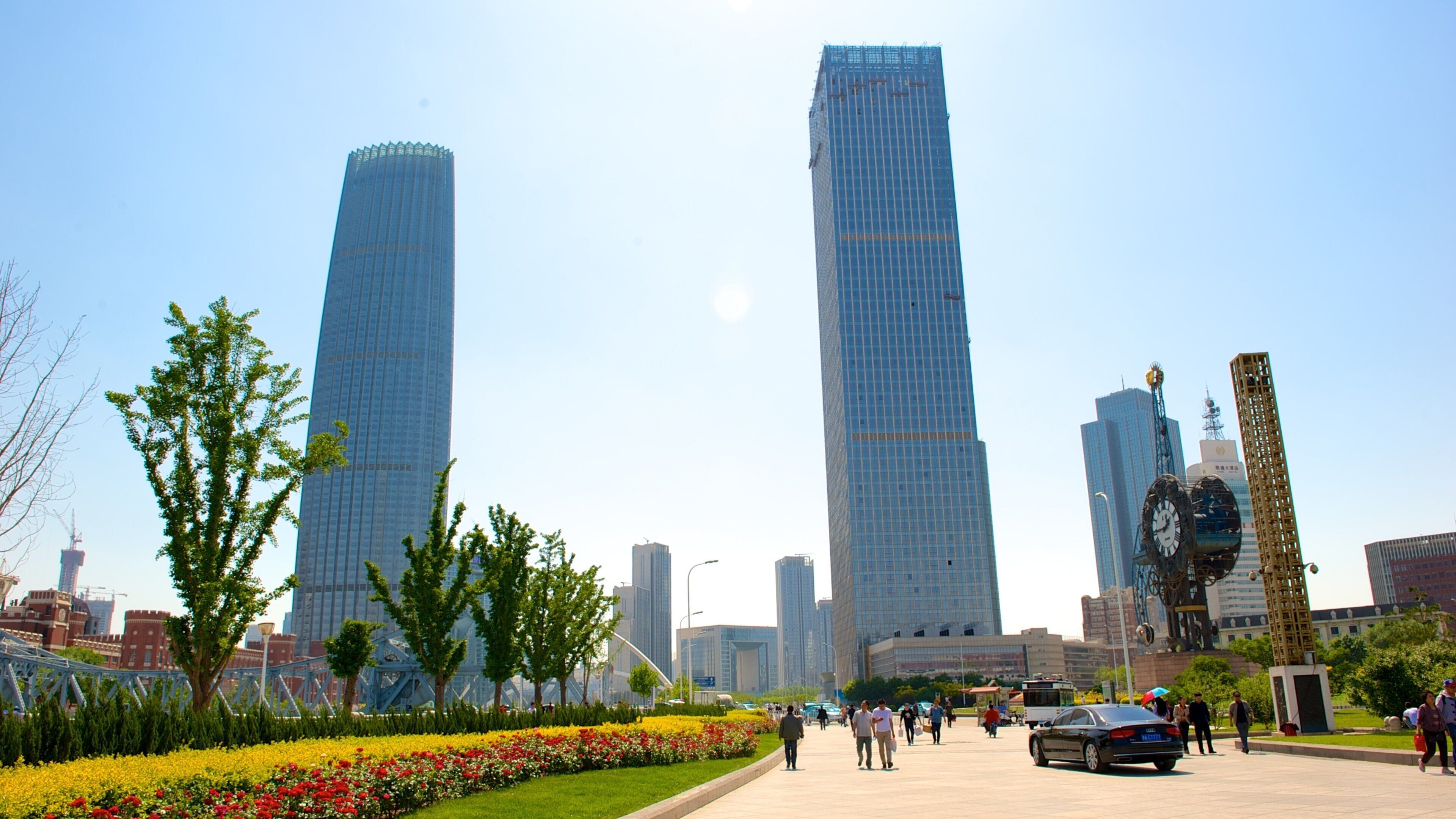 China que inclui uma cidade e cenas de rua