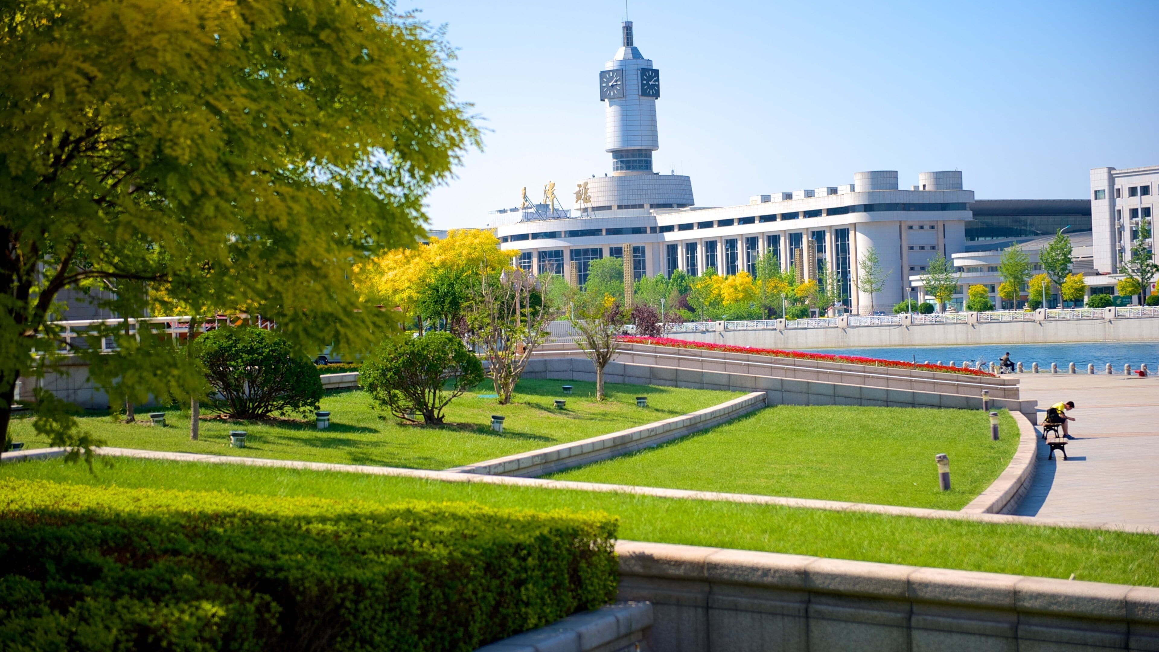 Tianjin featuring modern architecture, a city and a garden