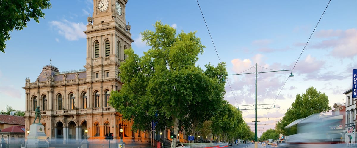 Bendigo which includes street scenes and heritage architecture