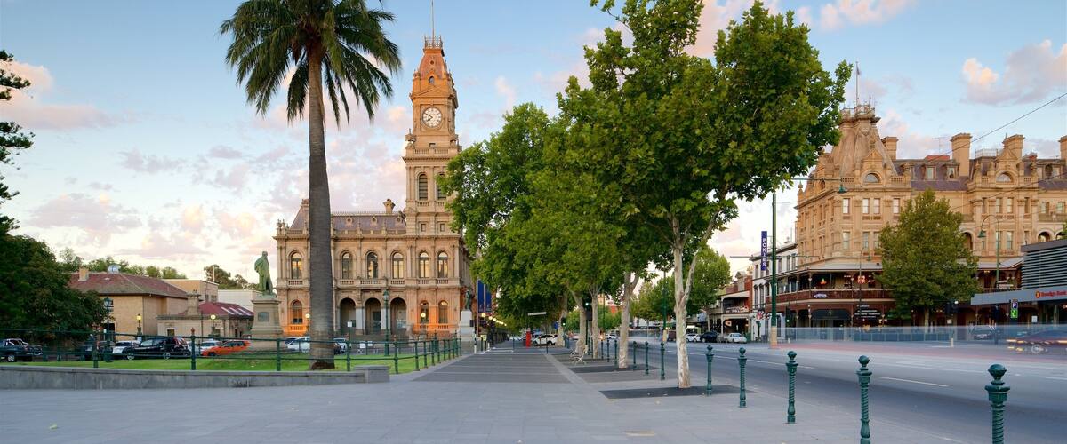Bendigo showing a sunset, heritage architecture and street scenes