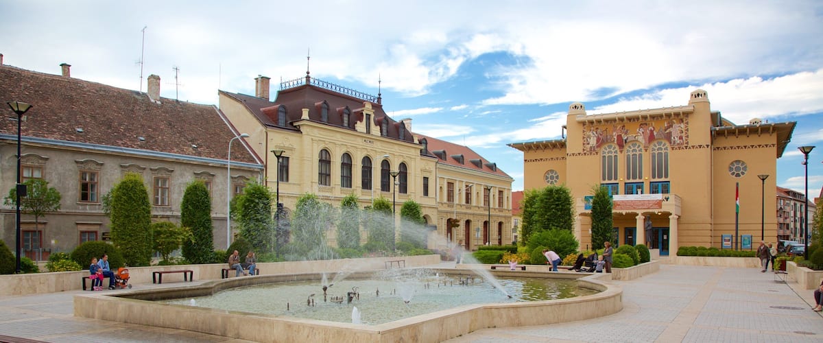 Sopron toont een fontein, theaters en een plein