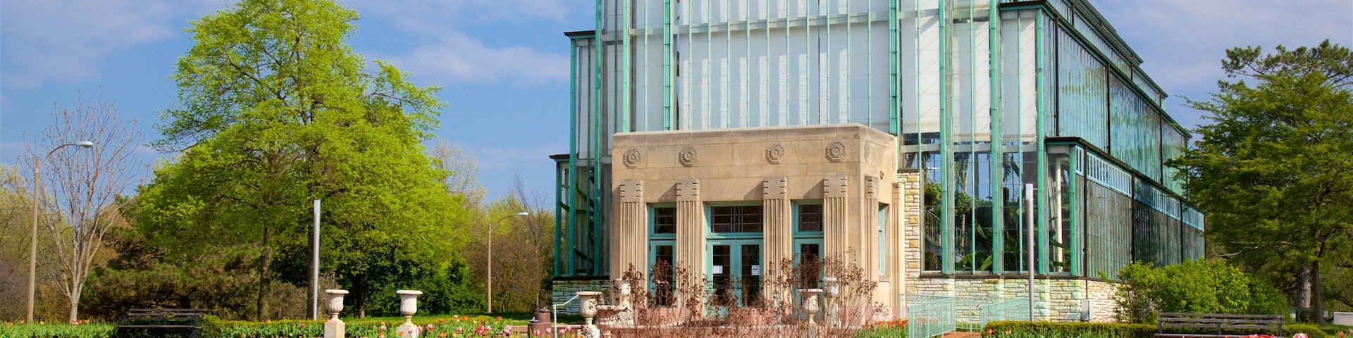Jewel Box showing modern architecture, flowers and a park
