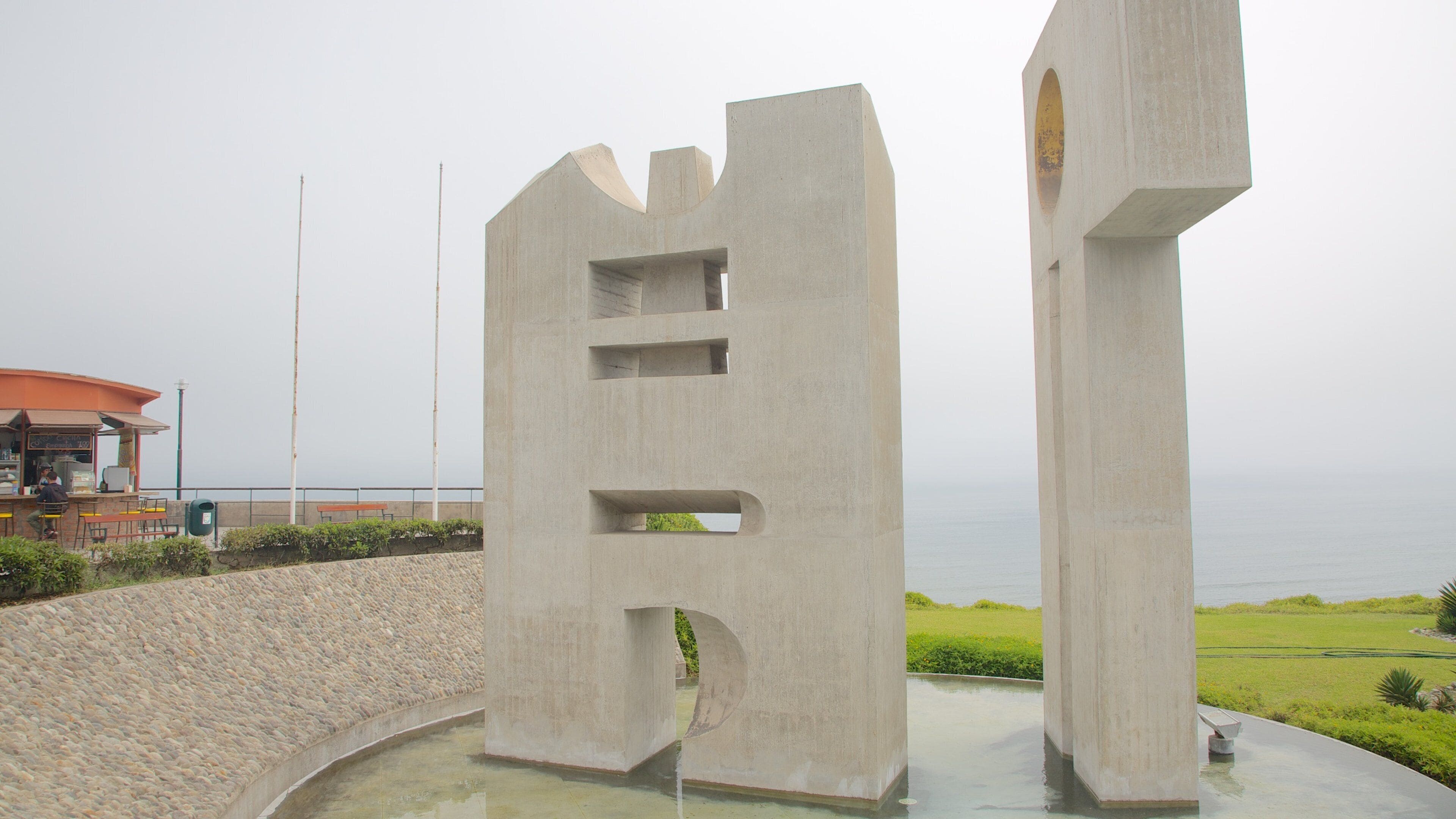 Lima which includes outdoor art