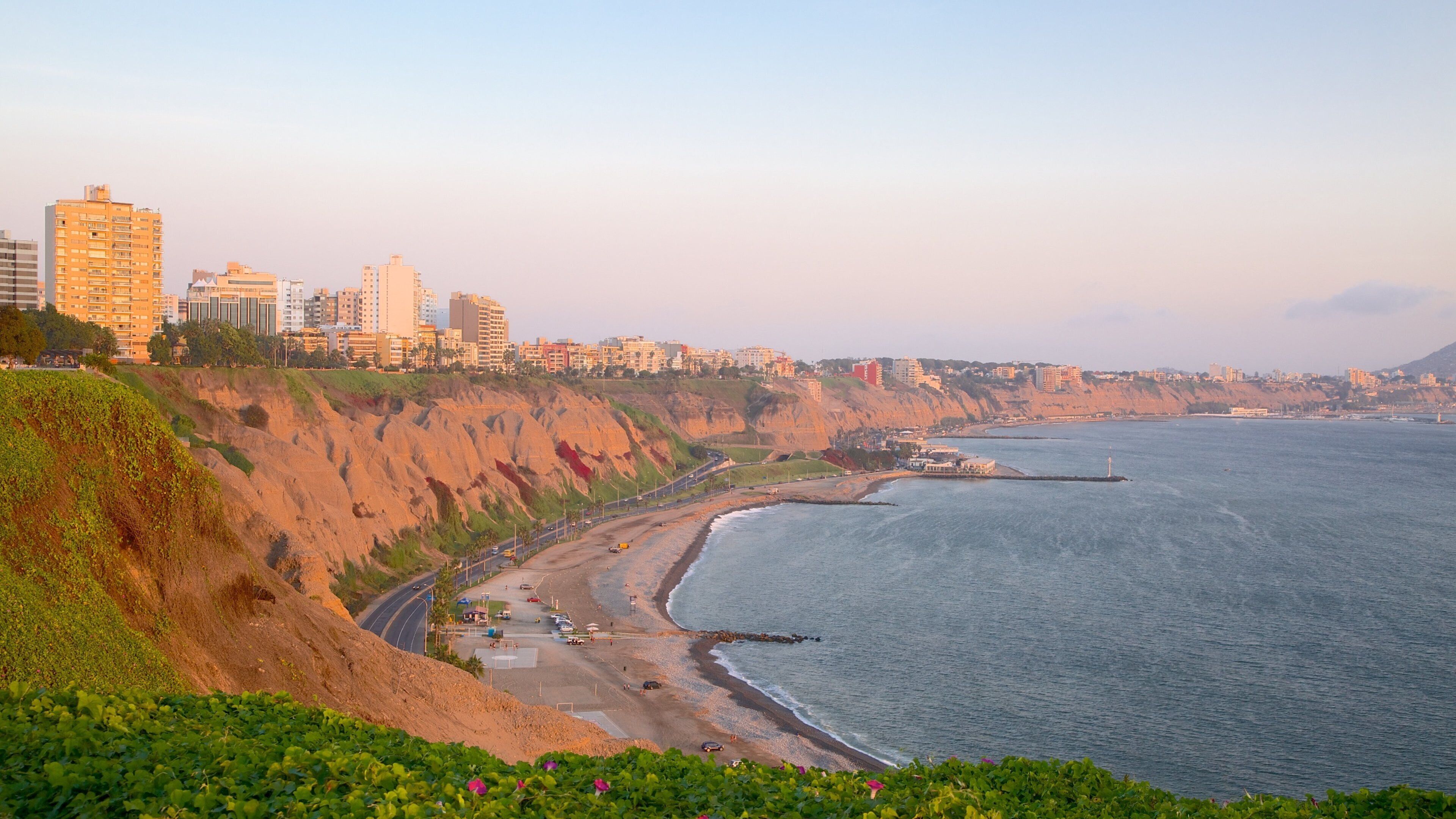 Lima che include vista del paesaggio, tramonto e spiaggia