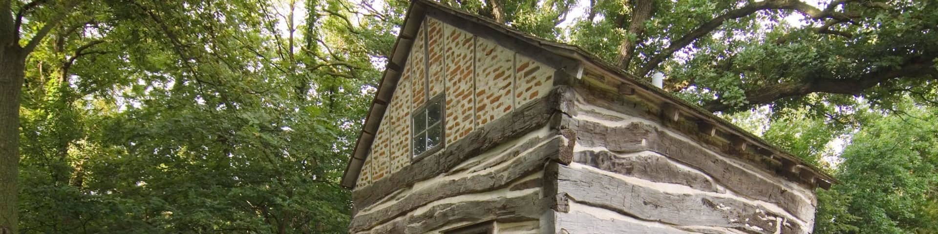 Southeast Nebraska showing a house, heritage architecture and a small town or village