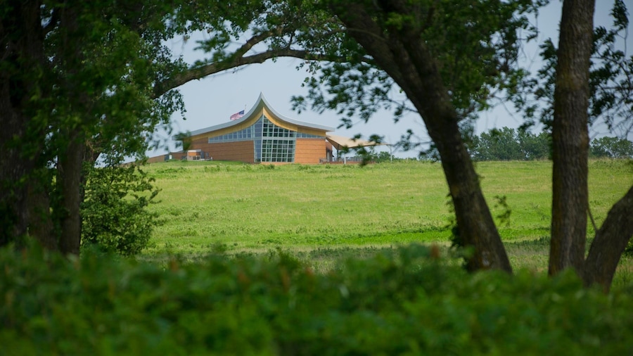 Southeast Nebraska showing modern architecture and a garden