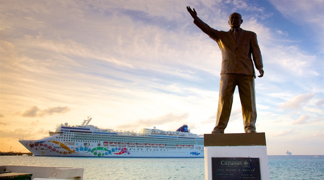 Cozumel showing cruising, a sunset and general coastal views