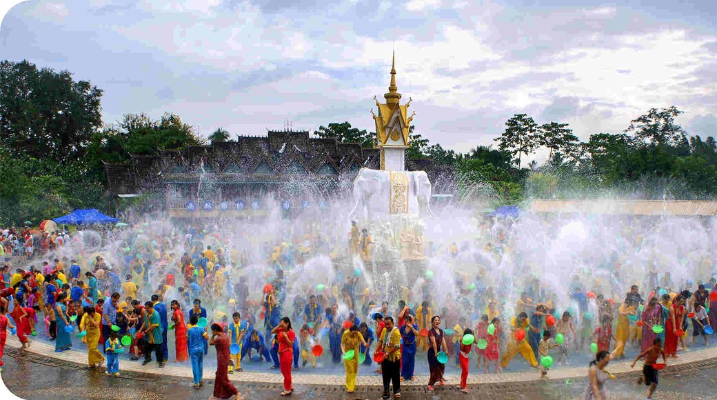#Xishuangbanna Dai Garden,.
#西双版纳傣族园-千年古寨群落.
https://twitter.com/Beautifulgx