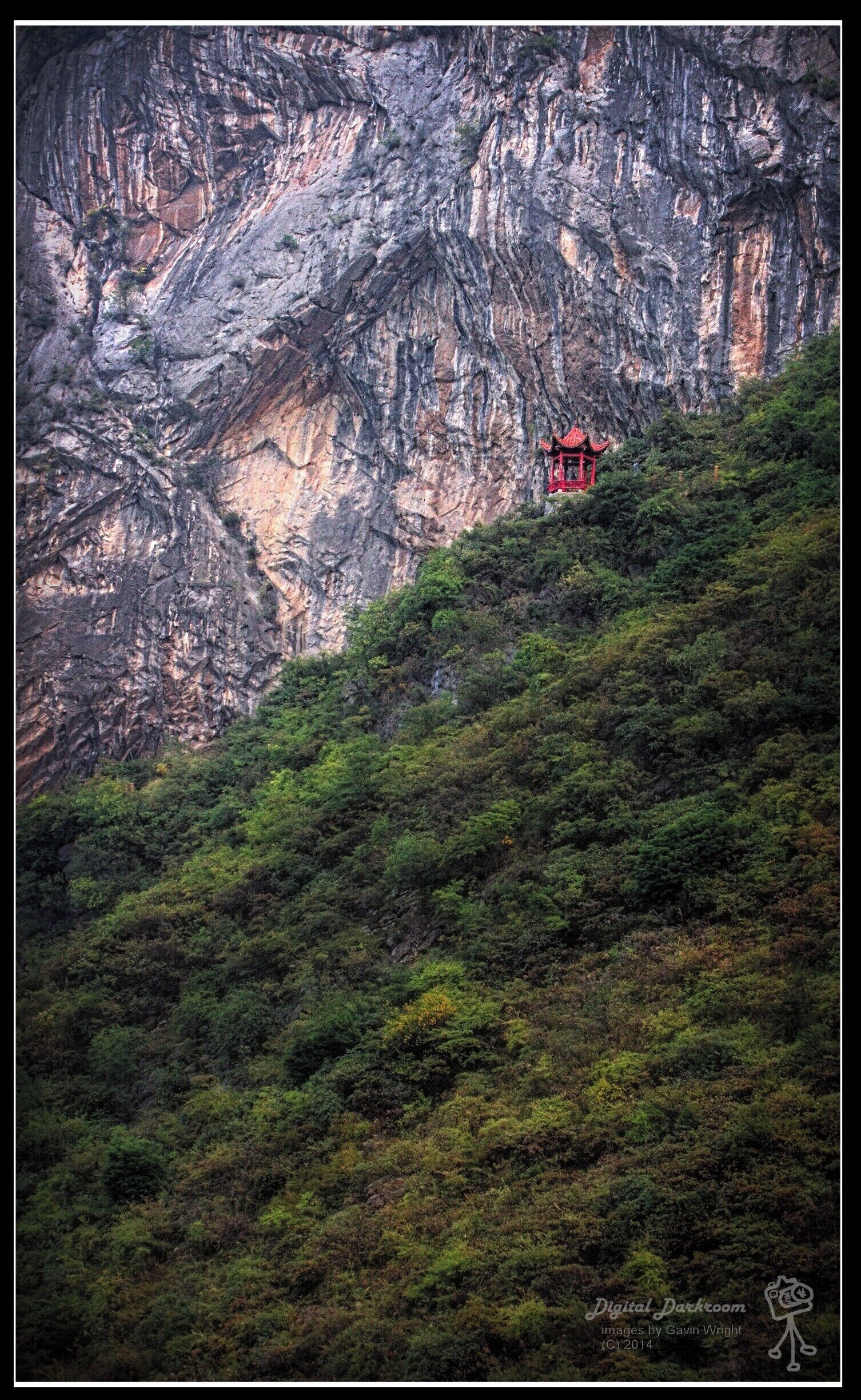This hillside pagoda is nestled against the stone walls of the gorges through which the Yangtze river flows.
#instone