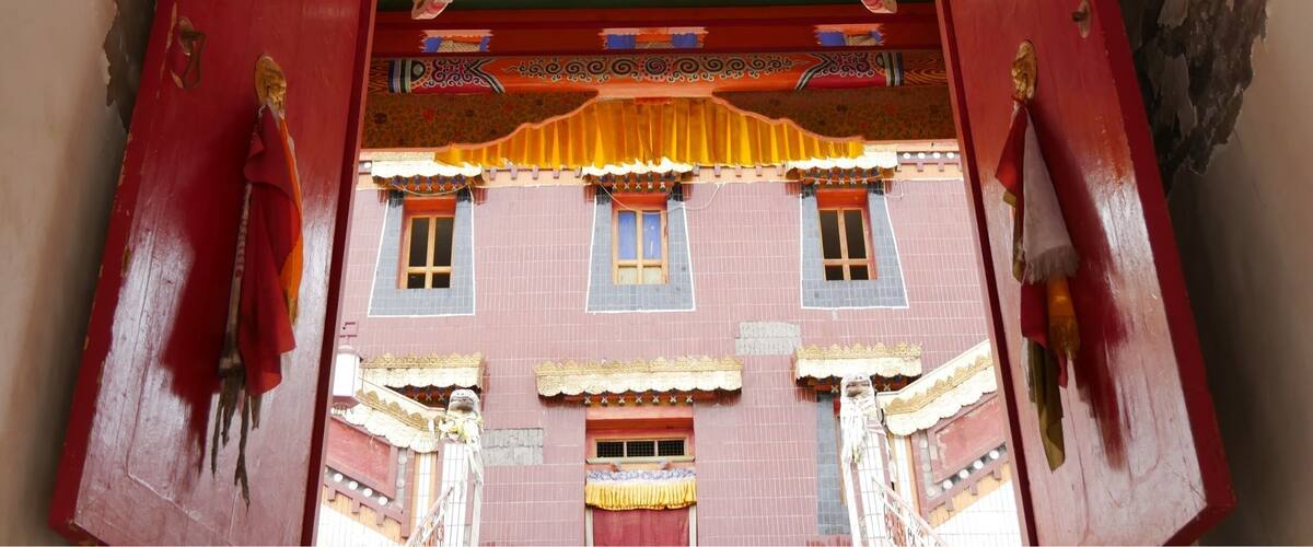 Entrance to Shartsang Palace at the pinnacle of Longwu Monastery in Rebkong, China.