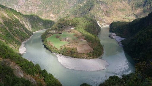 The admission fee of Bingzhongluo scenic area of Nujiang in the northwest of Yunnan province was cancelled on 22 July. Read More : http://tour.yunnantaste.com/?p=1741