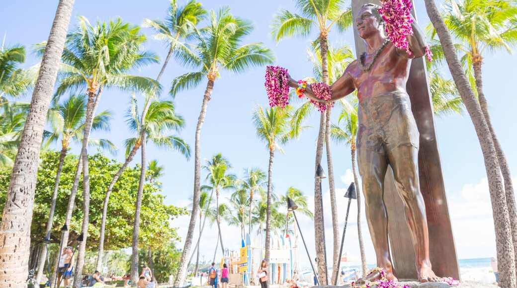 Duke Kahanamoku statue on Waikiki beach, Honolulu