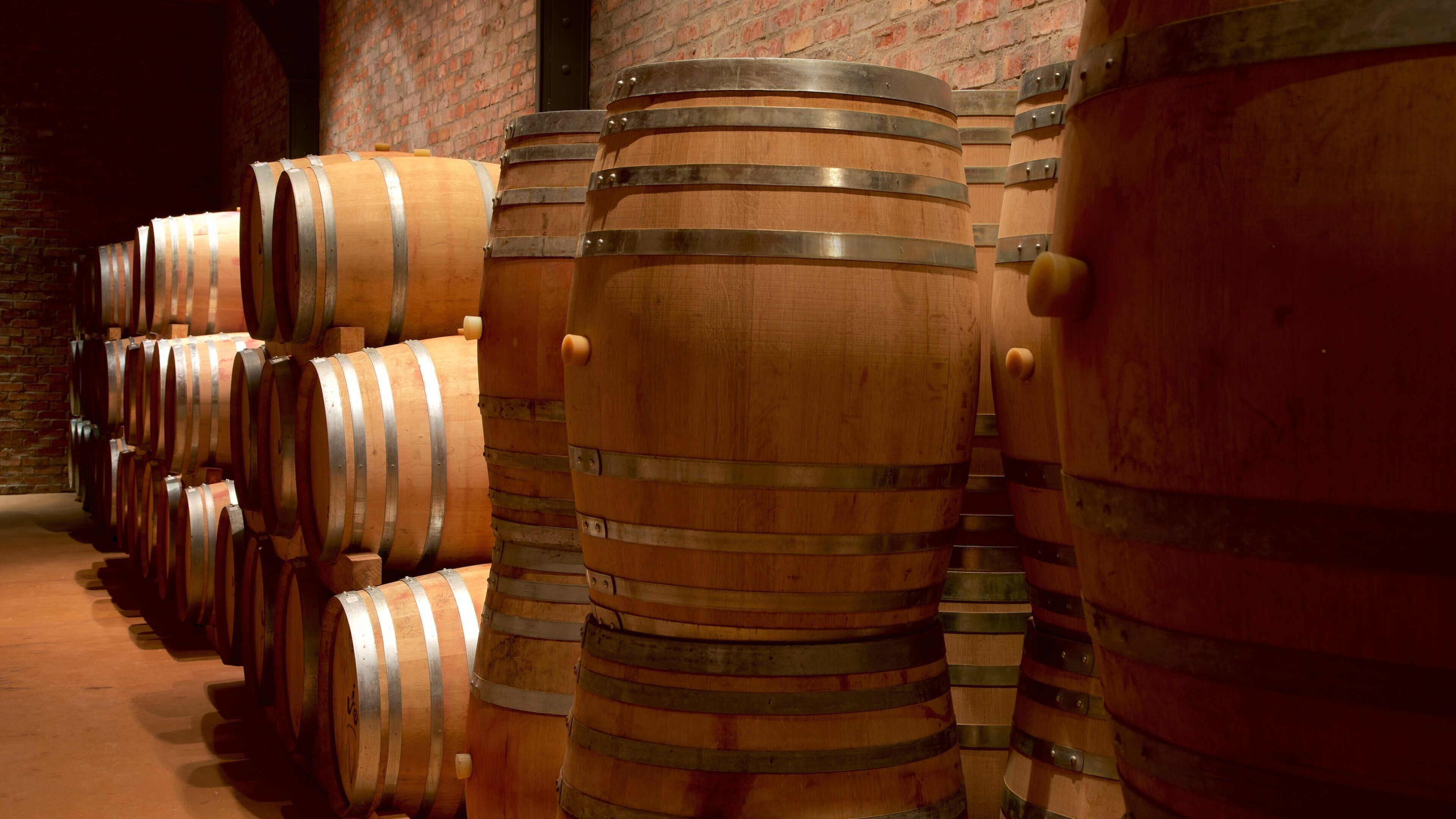 Paarl which includes interior views