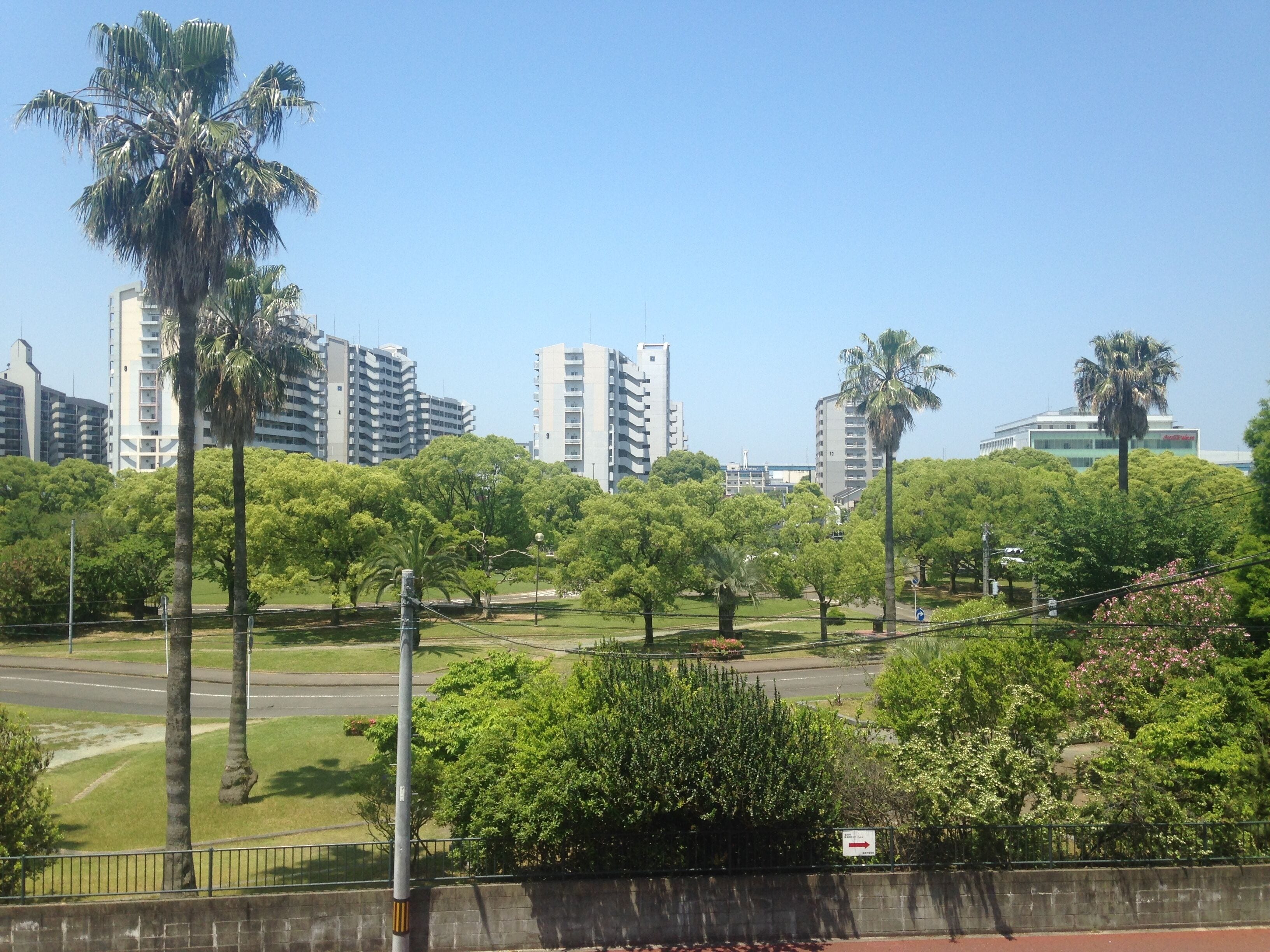 貝塚駅(福岡市営地下鉄・西鉄)より望む貝塚公園