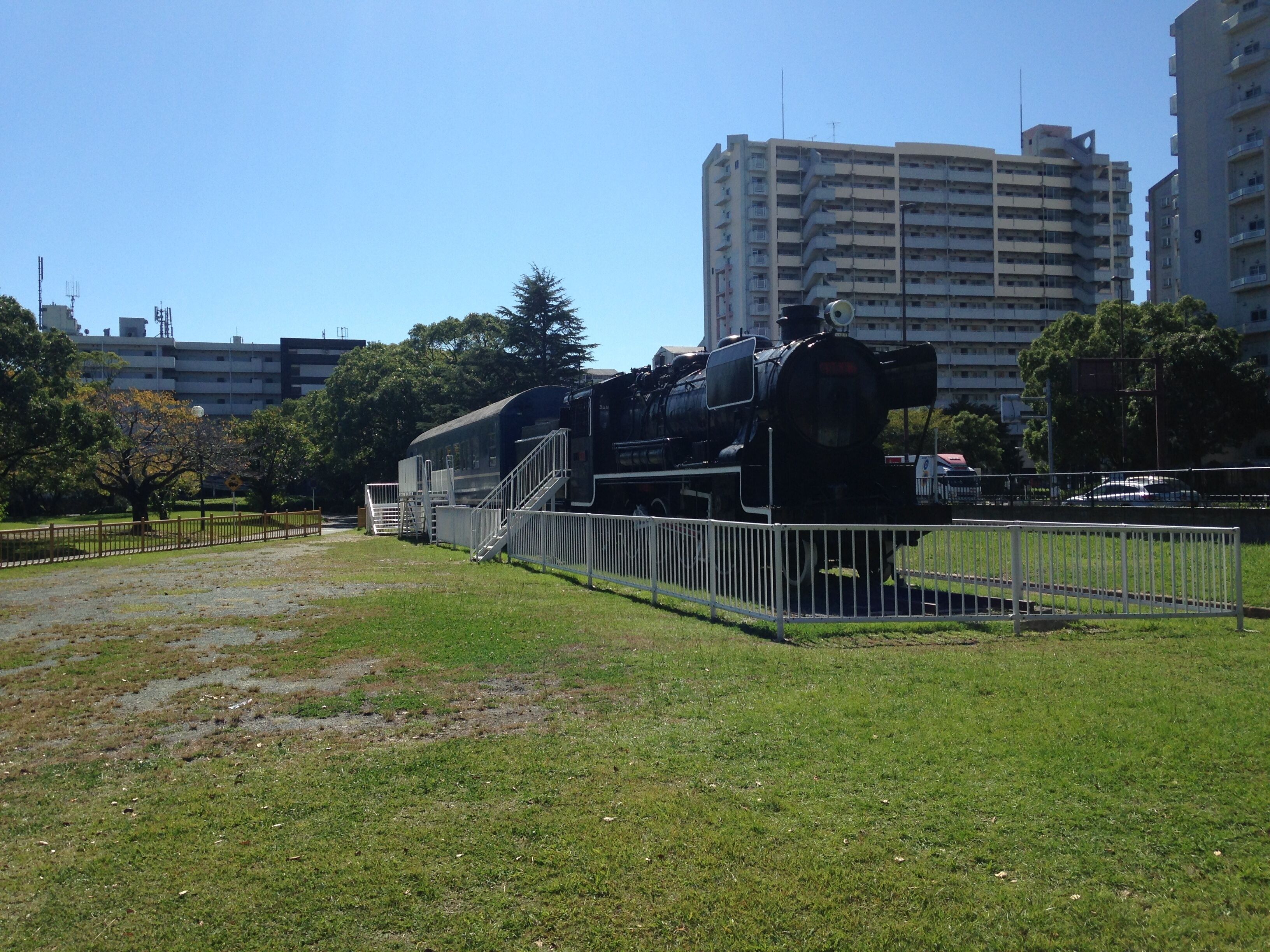 貝塚公園の保存車・49627とナハネフ22 1007