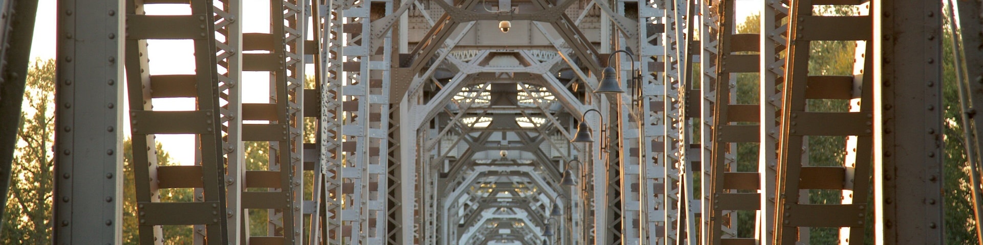 Salem ofreciendo un puente