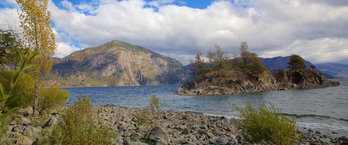 San Martin de los Andes showing a lake or waterhole