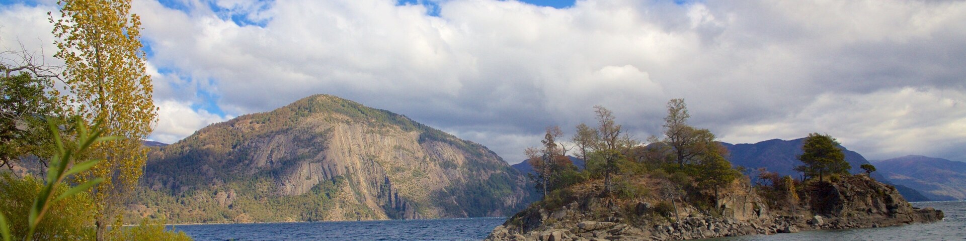 San Martin de los Andes showing a lake or waterhole