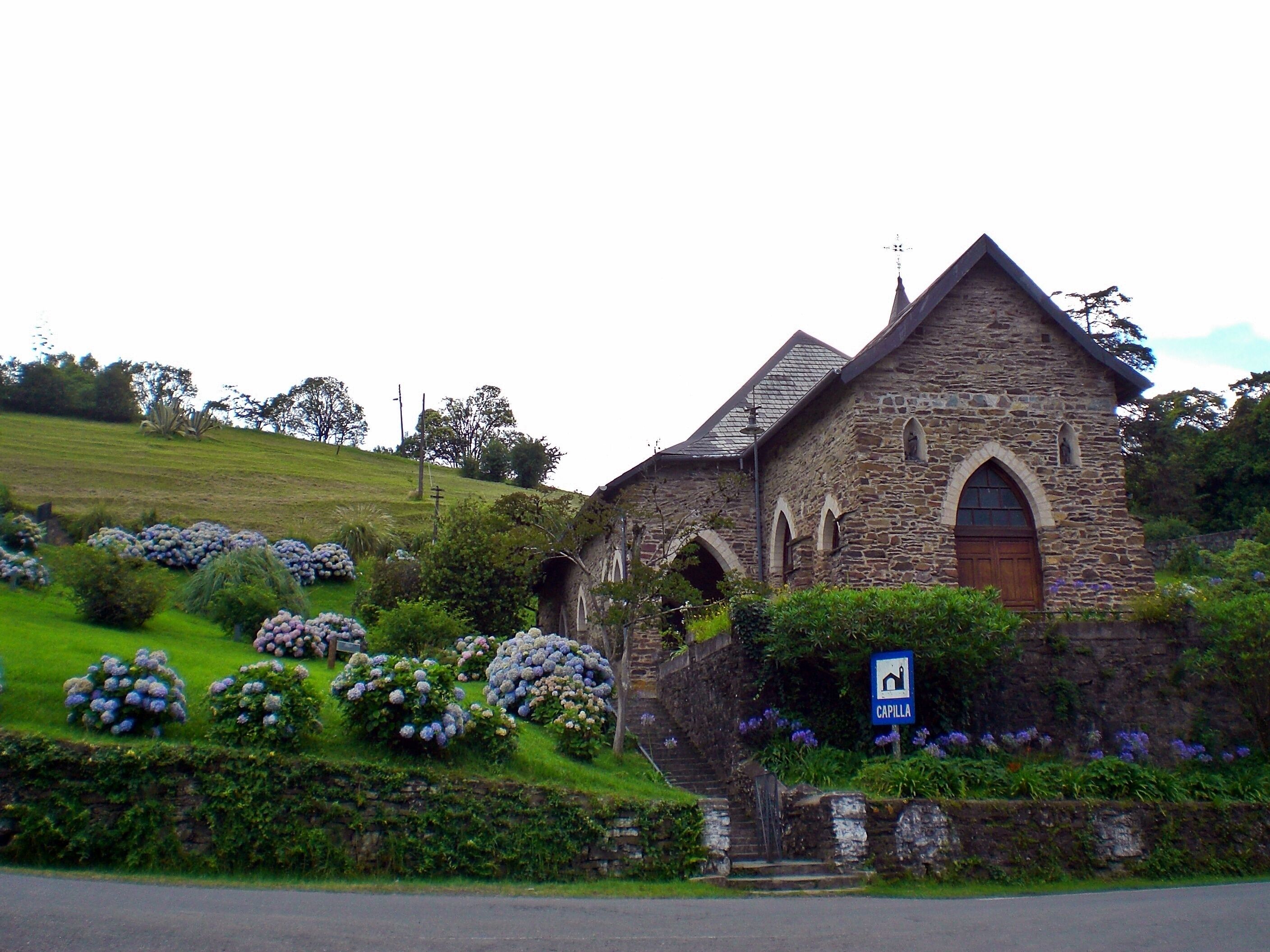 Pequena capela  em Tafi Viejo perto de San Miguel de Tucumán / Argentina