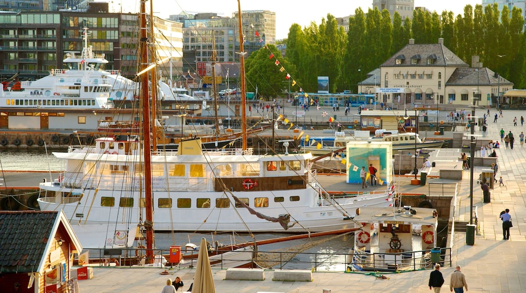 Oslo caracterizando uma marina e uma cidade