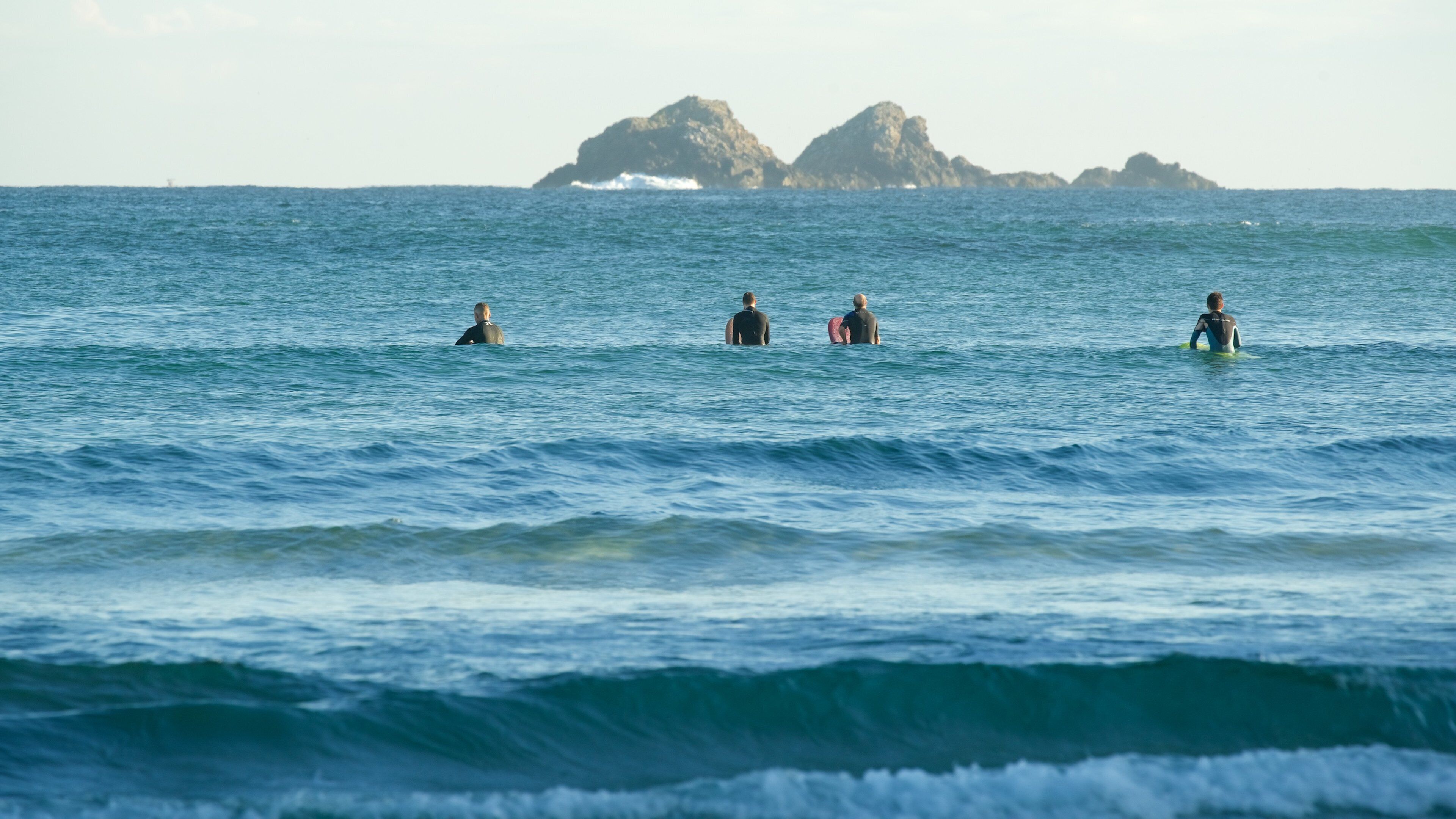 นอร์ทเทิร์น ริเวอร์ส เนื้อเรื่องที่ ชายฝั่งทะเล และ คลื่น