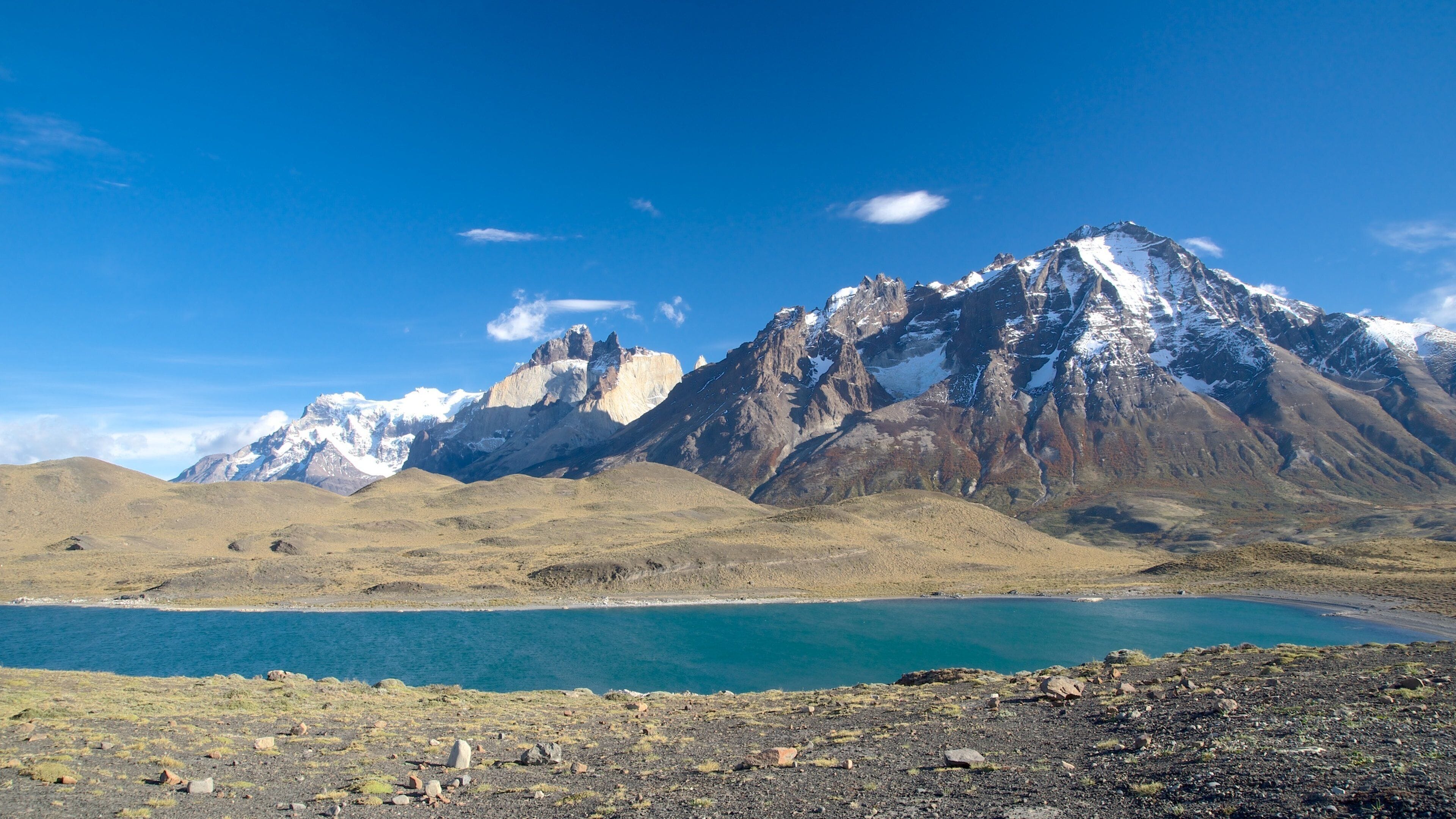 Parque nacional Torres del Paine mostrando un lago o espejo de agua, vista panorámica y escenas tranquilas
