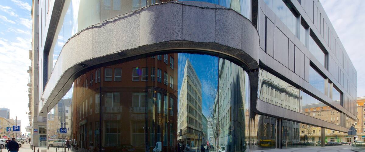 Varsóvia que inclui arquitetura moderna