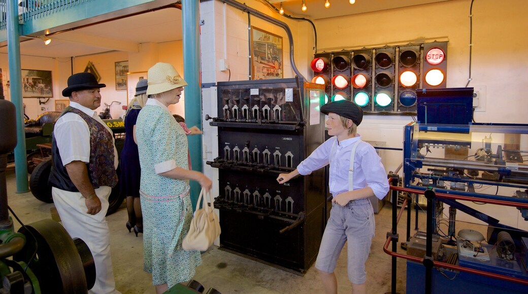 內皮爾 设有 內部景觀 以及 一小群人