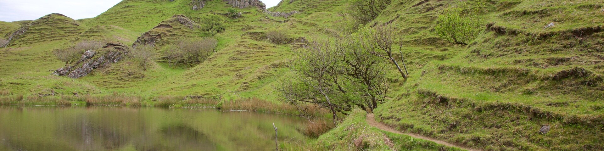 Isle of Skye que incluye un estanque y escenas tranquilas