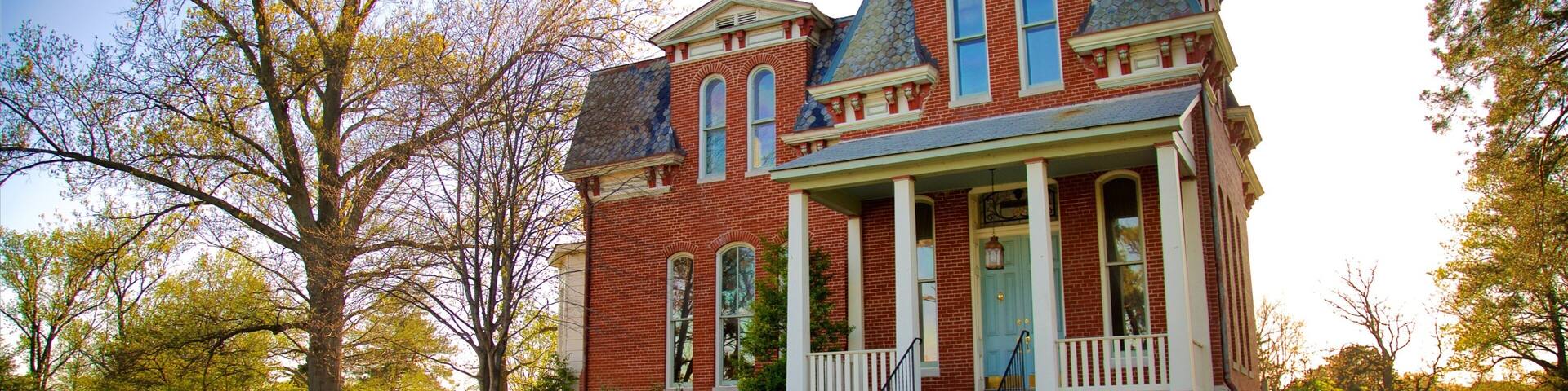 Park Forest que incluye patrimonio de arquitectura y una casa