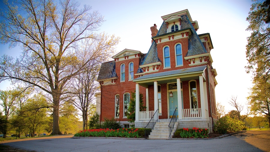Forest Park welches beinhaltet Haus und historische Architektur