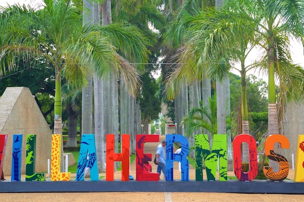 Villahermosa qui includes art en plein air, signalisation et parc